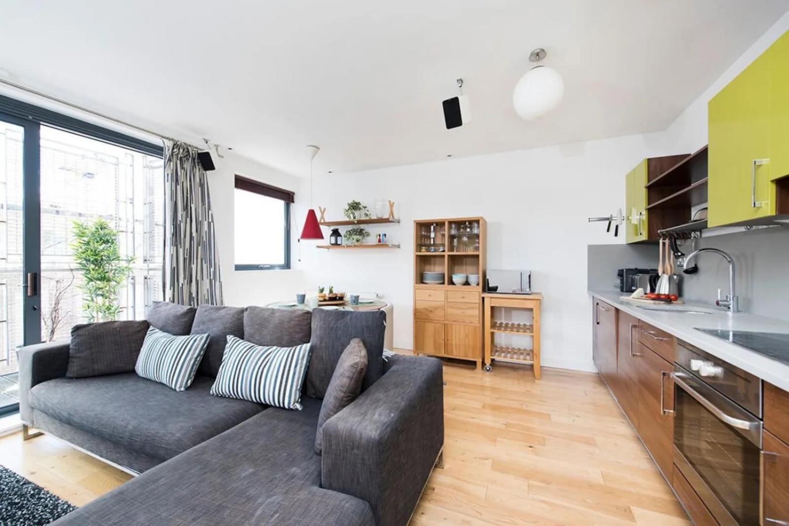 Modern 2 Bed Apartment W Balcony In Londra Dış mekan fotoğraf