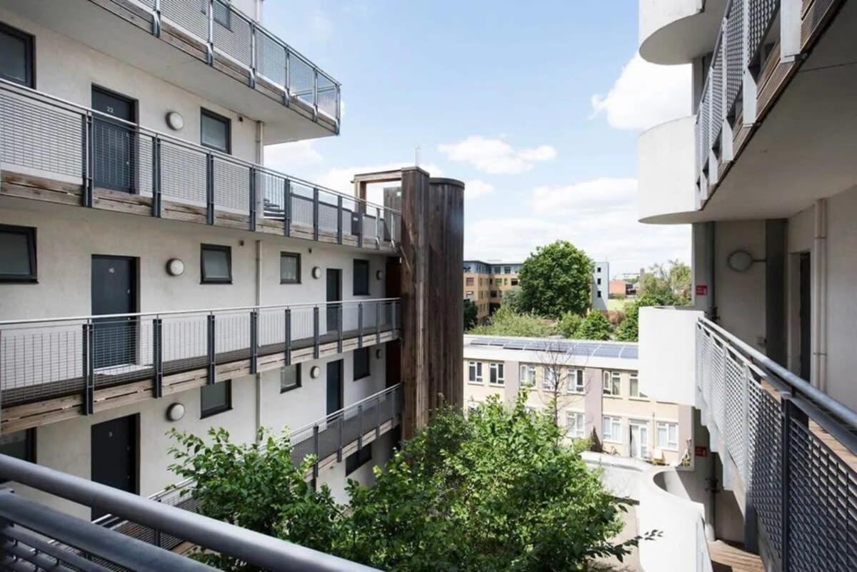 Modern 2 Bed Apartment W Balcony In Londra Dış mekan fotoğraf