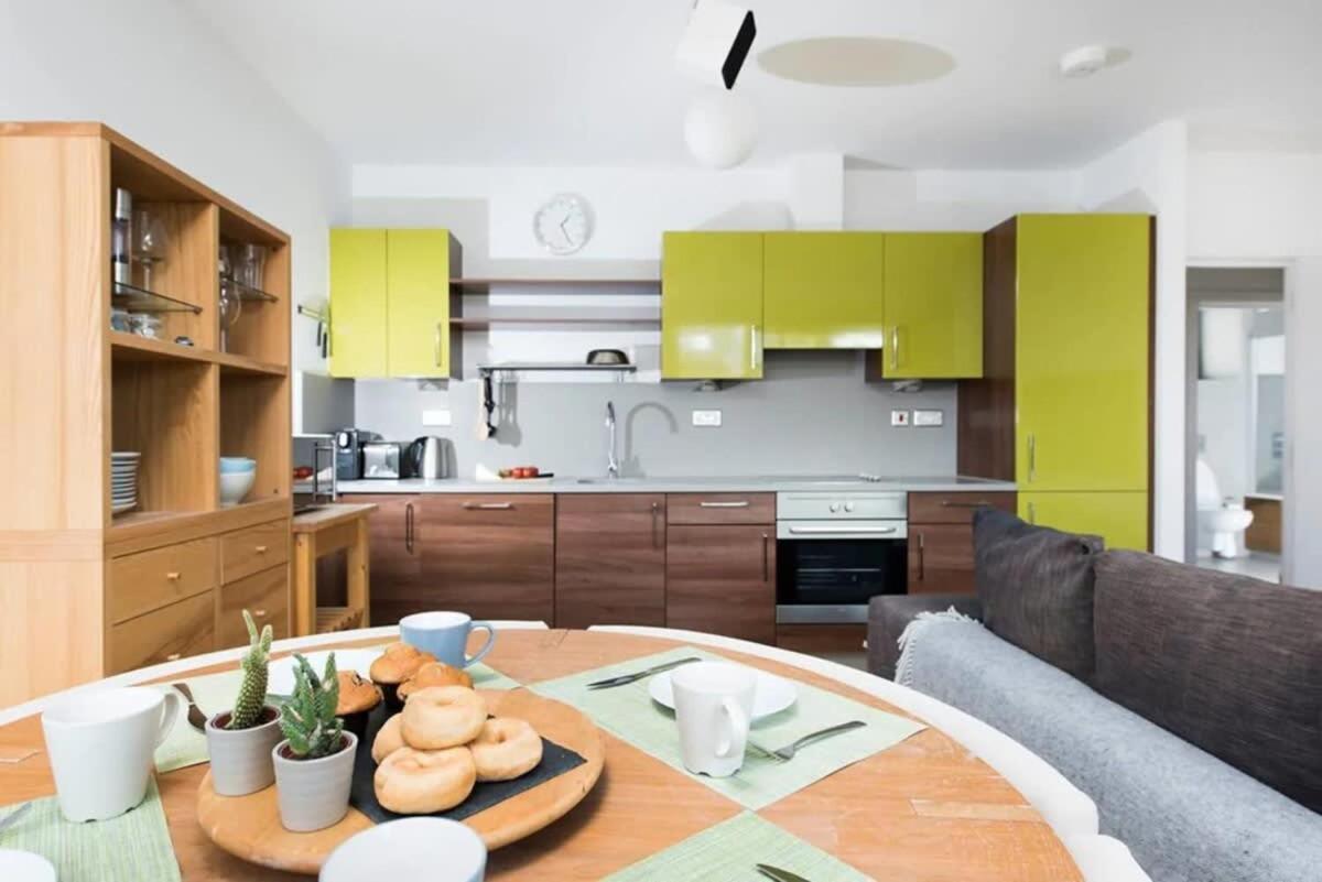 Modern 2 Bed Apartment W Balcony In Londra Dış mekan fotoğraf