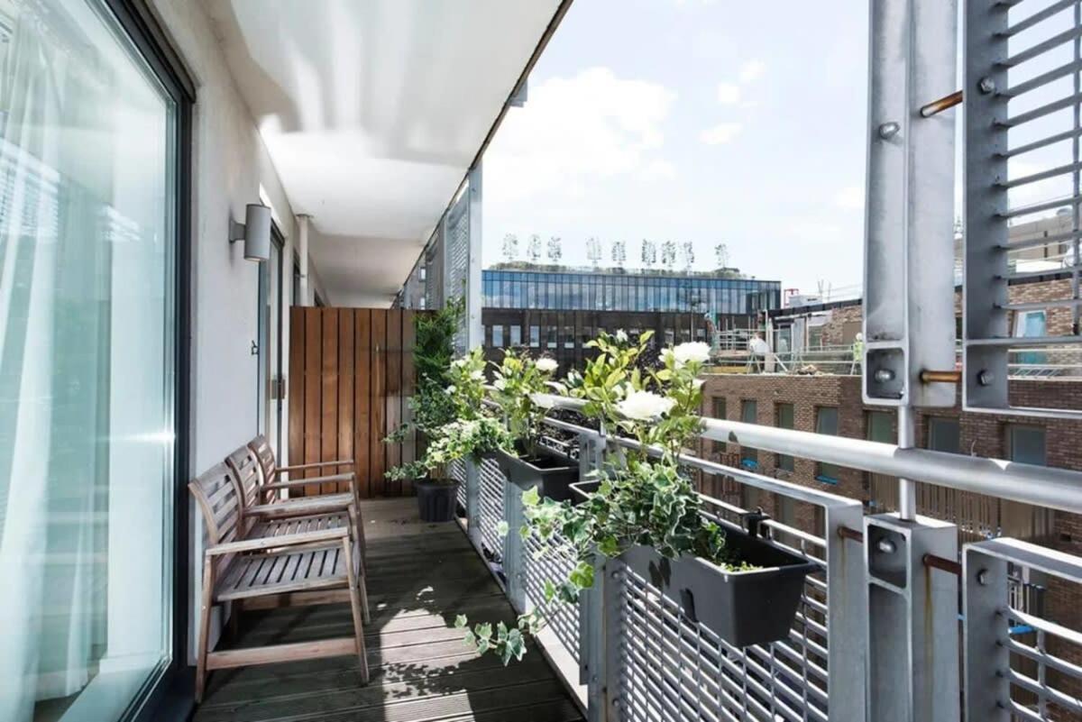 Modern 2 Bed Apartment W Balcony In Londra Dış mekan fotoğraf